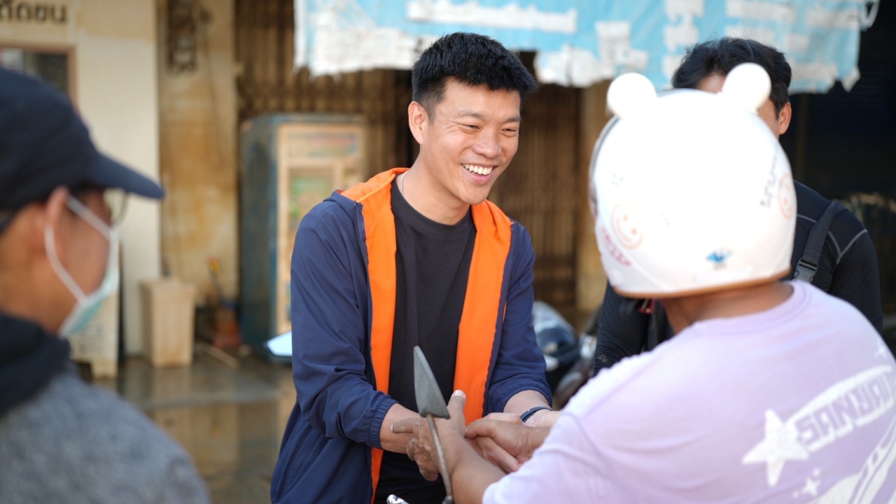 “เท้ง ณัฐพงษ์” แนะเยียวยาน้ำท่วม 2 ส่วน โยงข้อมูลรัฐ ไม่ต้องมัวถ่ายสำเนาบัตรประชาชน