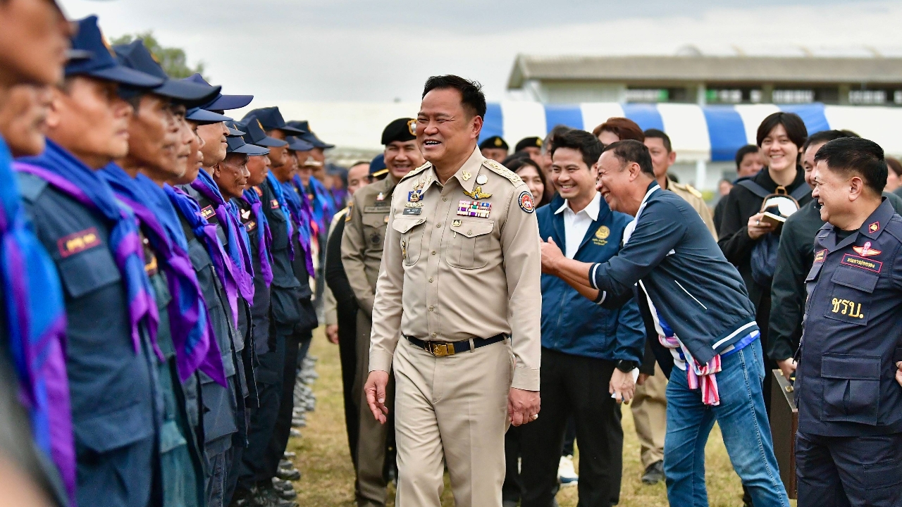 นายกฯ ลงพื้นที่บุรีรัมย์ตรวจแผนพิทักษ์พื้นที่ส่วนหลัง กำชับ ชรบ. อย่าประมาทแม้บรรยากาศดี