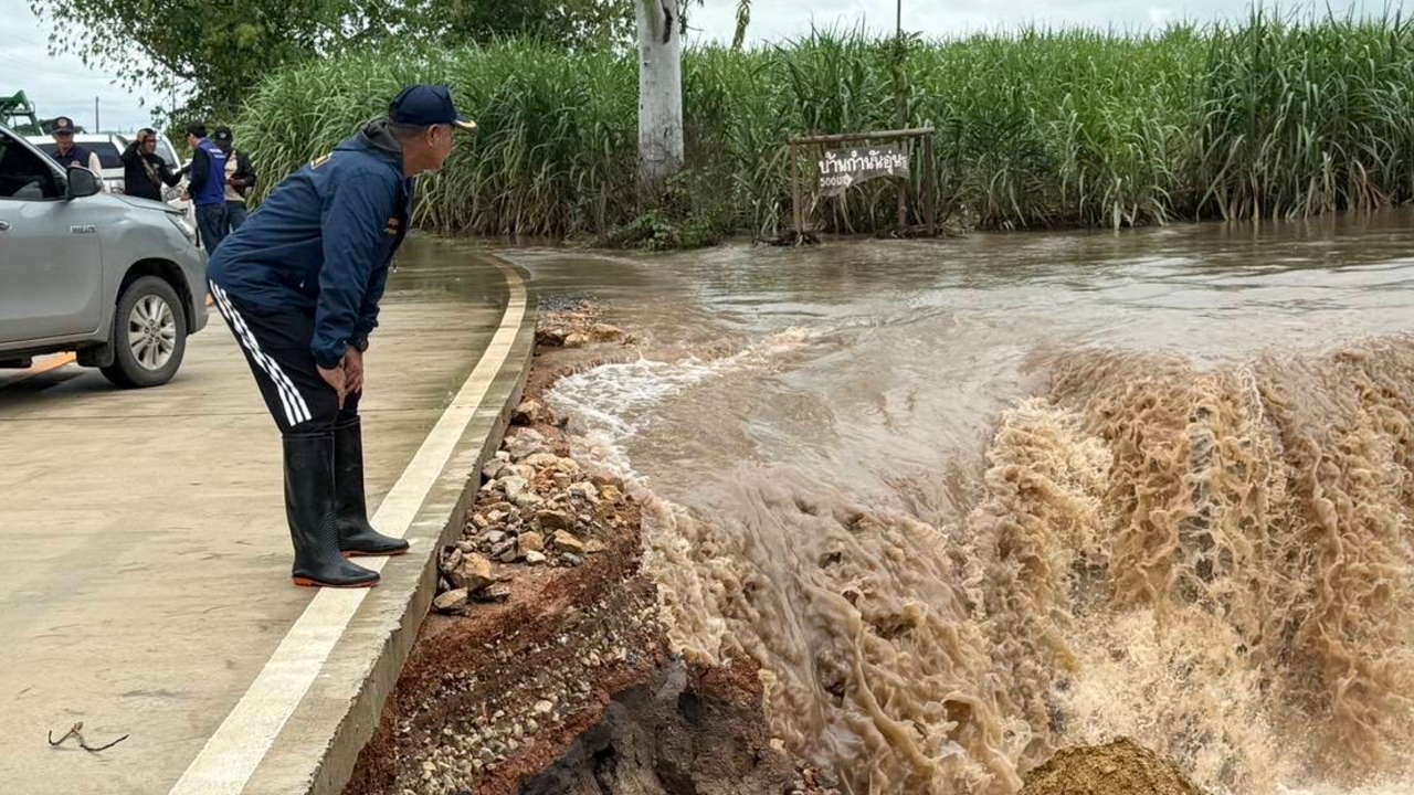 ฝนถล่มหนัก อ.บ่อพลอยอ่วม น้ำป่าไหลเข้าท่วม 2 ตำบล 6 หมู่บ้าน เร่งช่วยผู้ประสบภัย