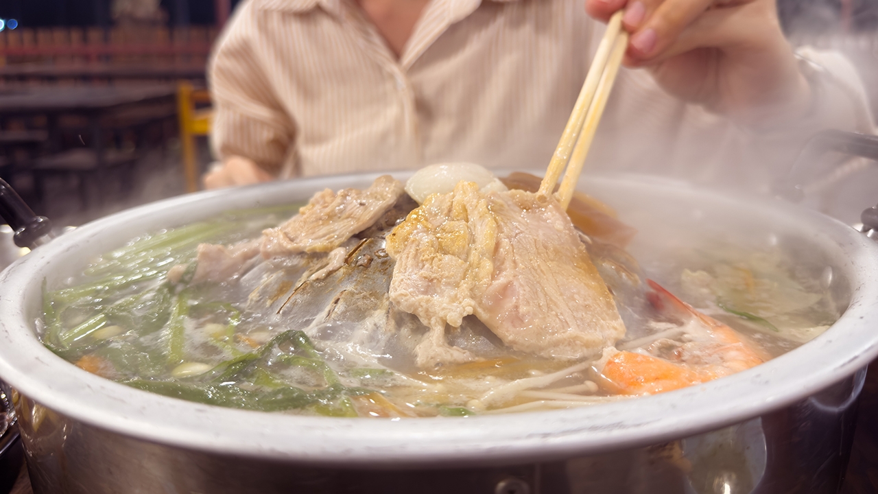 รวมเทคนิคกินปิ้งย่าง-ชาบู-หมูกระทะ ไม่ให้กลิ่นอาหารติดตัว เสื้อผ้า กำจัดง่ายก่อนหลัง 