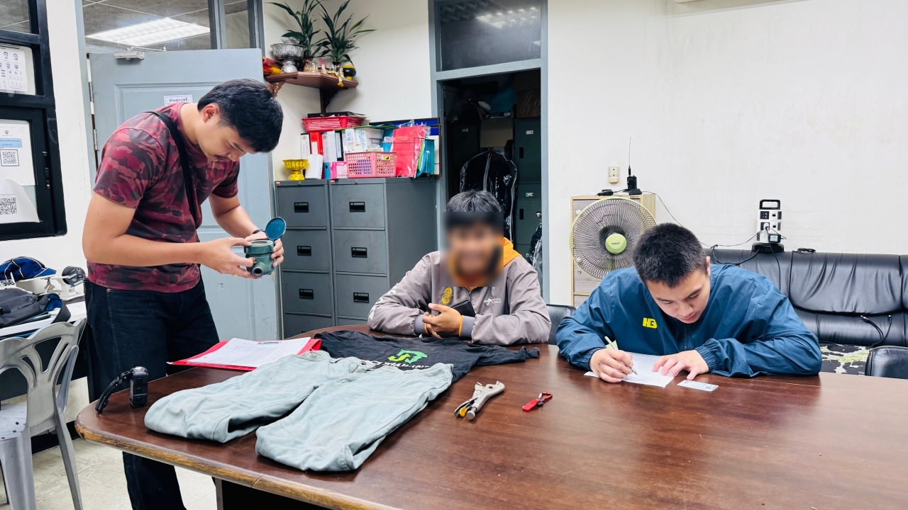 ตร.รวบหนุ่มวัย 26 ปี ย่องลักมิเตอร์น้ำบ้านผู้การฯ อ้างเห็นน้ำรั่วเลยช่วยซ่อม