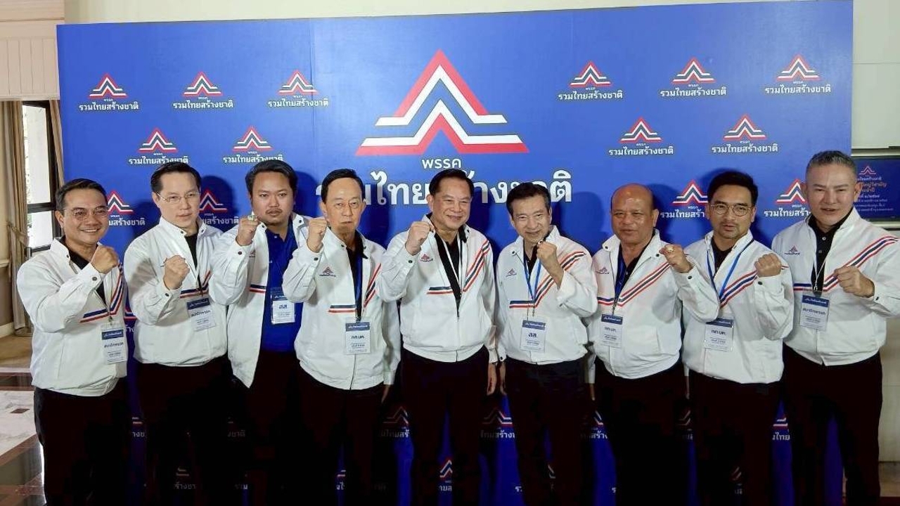 “รวมไทยสร้างชาติ” ประชุมใหญ่ เลือก “พีระพันธุ์” นั่งหัวหน้าพรรคต่อ  “ชัชวาลล์” ขึ้นเลขาธิการพรรค