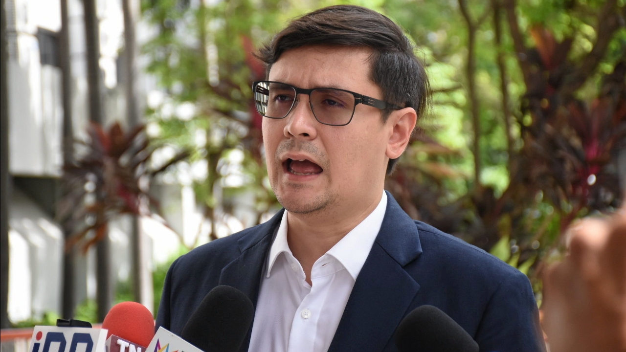 “โรม” ยินดีคุย “เพื่อไทย” ถกซักฟอกรัฐบาล แปลกใจปล่อย ปชน.ตรวจสอบ“ธรรมนัส”เพียงลำพัง