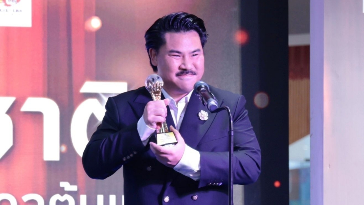 "กัน จอมพลัง" รับรางวัลผู้ทำคุณประโยชน์ให้กับสังคม ขอบคุณ FC ที่คอยเป็นกำลังใจ