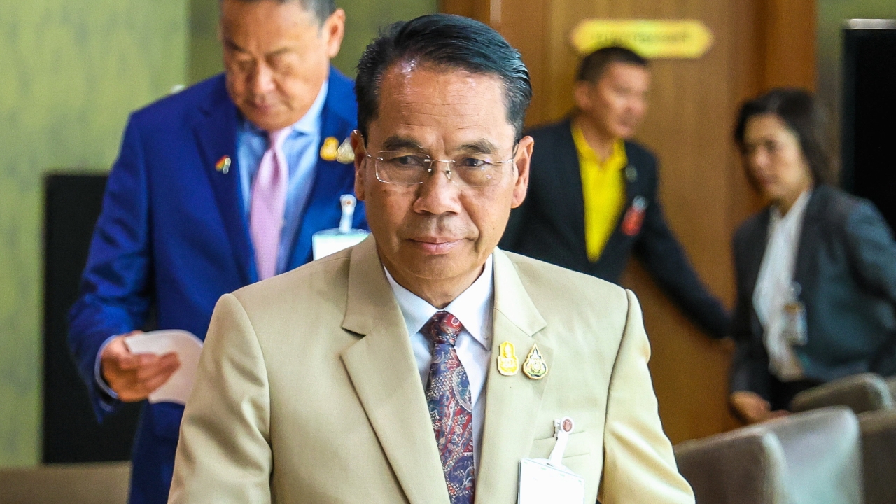 “สุทิน” ลั่นยังอยู่เพื่อไทย จวกคนลือลาออกไม่หวังดี