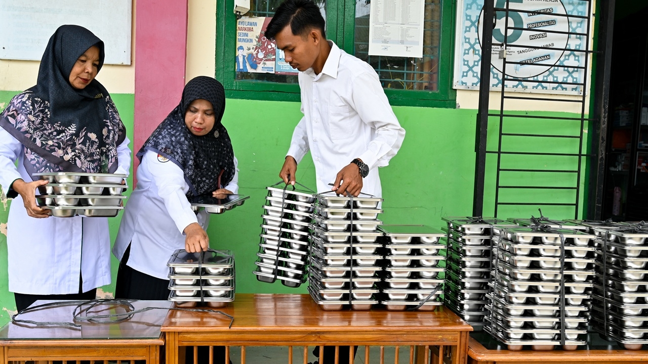 นักเรียนอินโดนีเซียป่วยกว่า 660 คน หลังกินอาหารกลางวันโรงเรียนฟรี