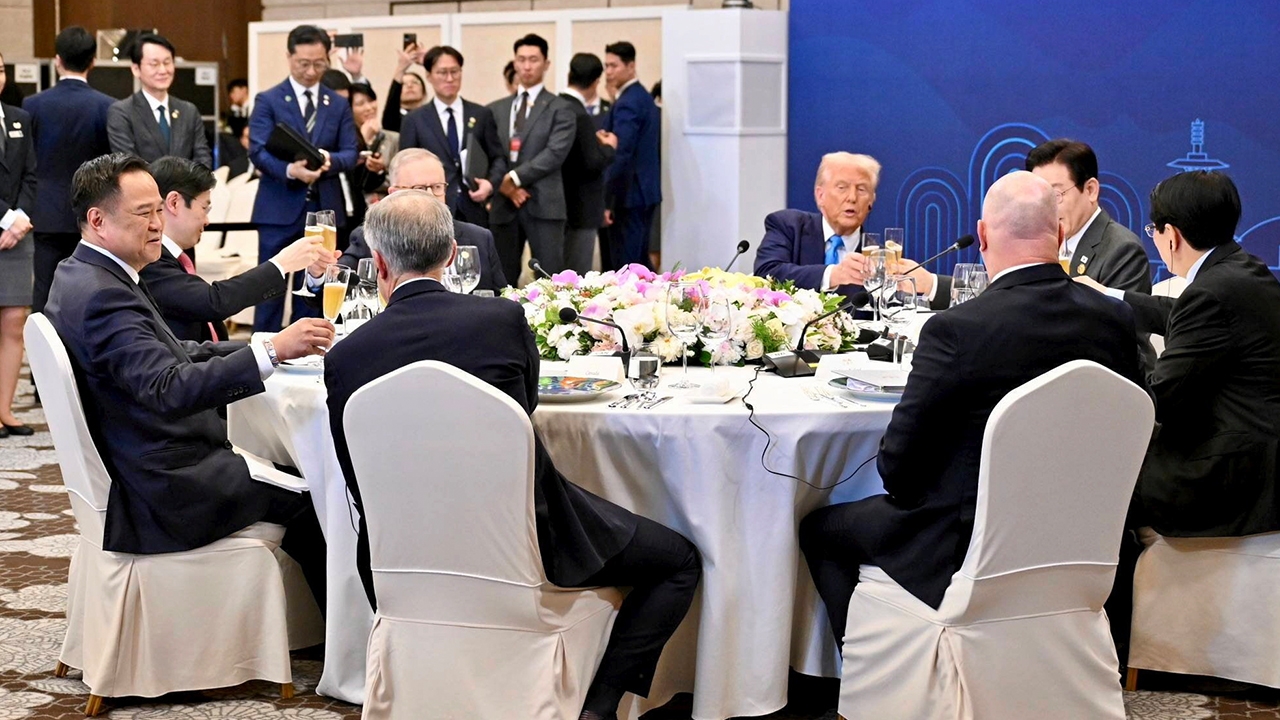 “อนุทิน” บินถกเอเปก ร่วมโต๊ะทรัมป์ โวลั่นโอกาสดี หารือผู้นำโลก โรมแฉสแกม 7 นักการเมือง