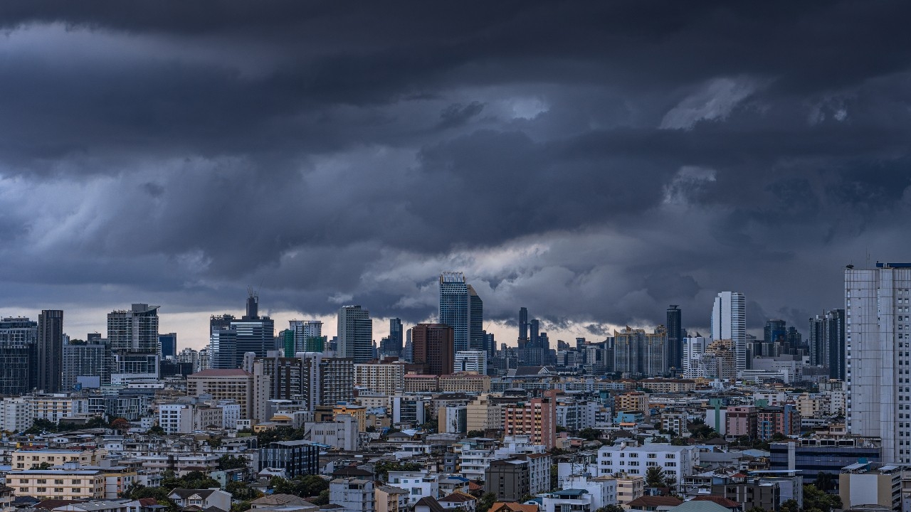 คาถาหยุดฝน หลวงพ่อกวย หลวงปู่ทวด สวดป้องกันฝนฟ้า พายุลมแรง