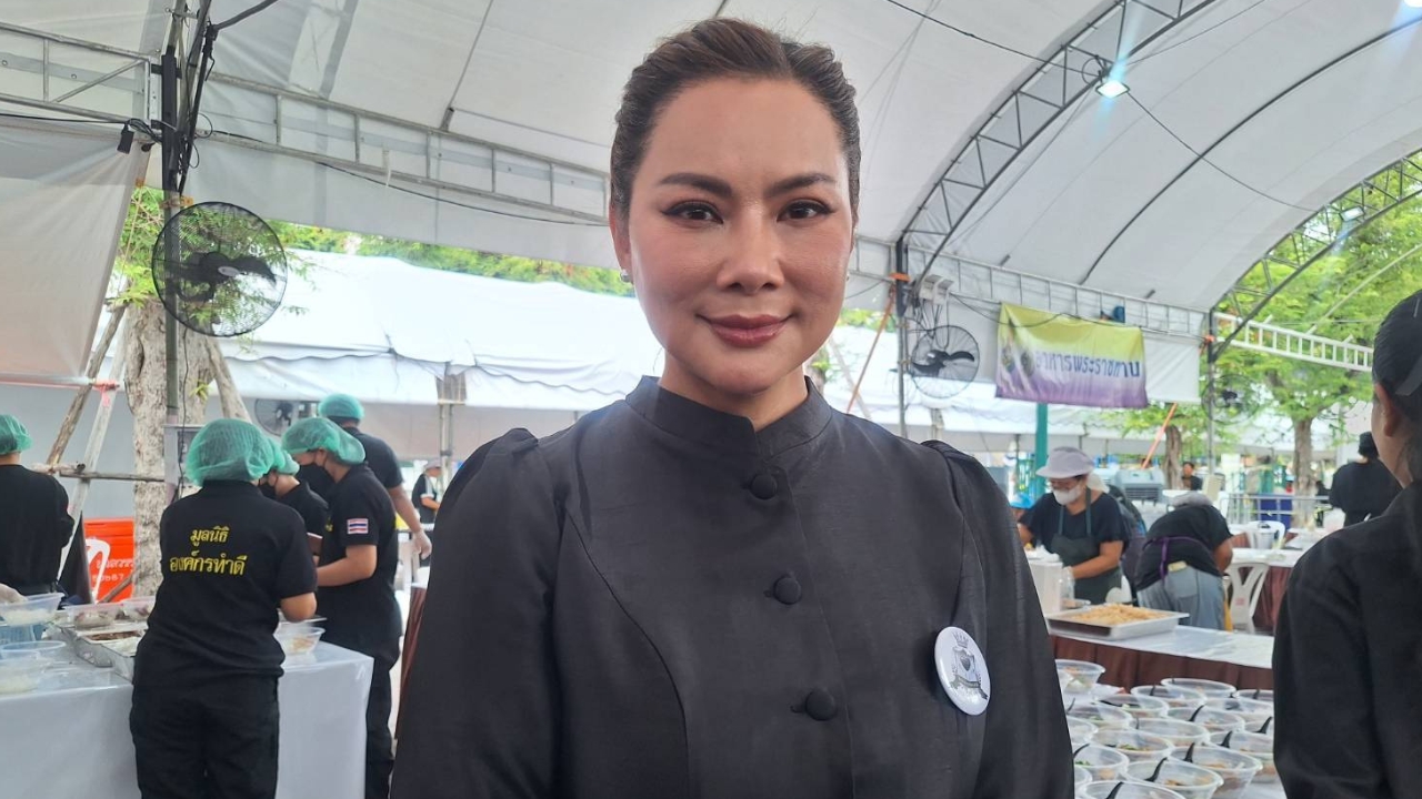 บุ๋ม ปนัดดา จัดตั้งโรงครัวแจกอาหารให้ประชาชน ไม่รับบริจาค อยากถวายงานด้วยหัวใจ