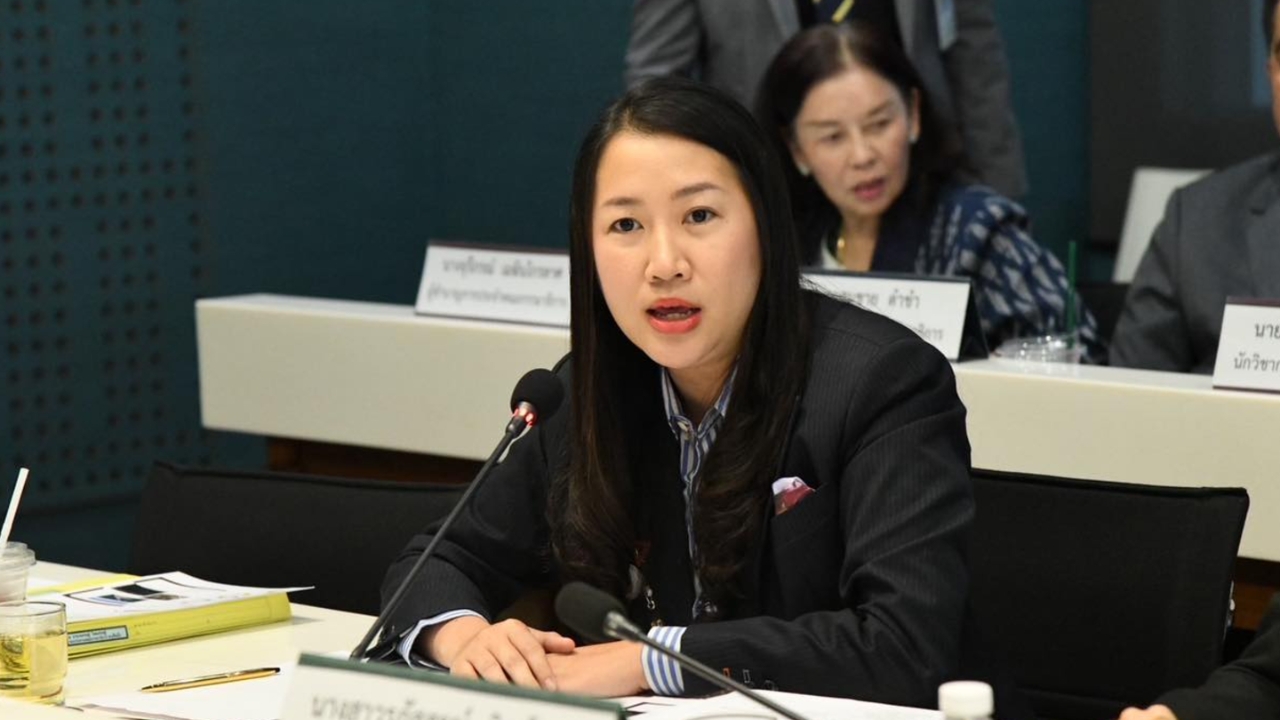 สส.ปชน. เชียงใหม่ อัดดอกไม้เปลี่ยนสี งานยี่เป็ง ทำงบแบบหลบๆ ซ่อนๆ