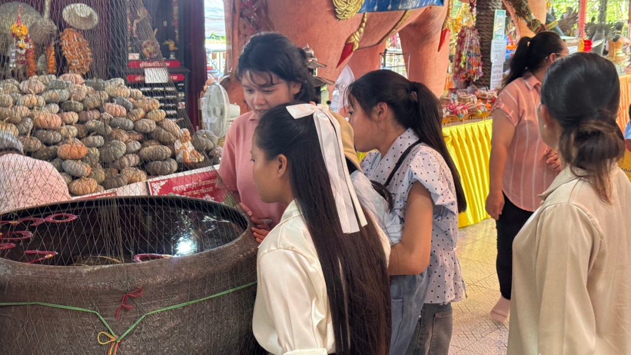 ศรัทธาคอหวย ส่องอ่างน้ำมนต์ "องค์ปู่ฤาษีพรหมเมศ" ได้เลขเด็ด 1/11/68 ไปลุ้นโชค