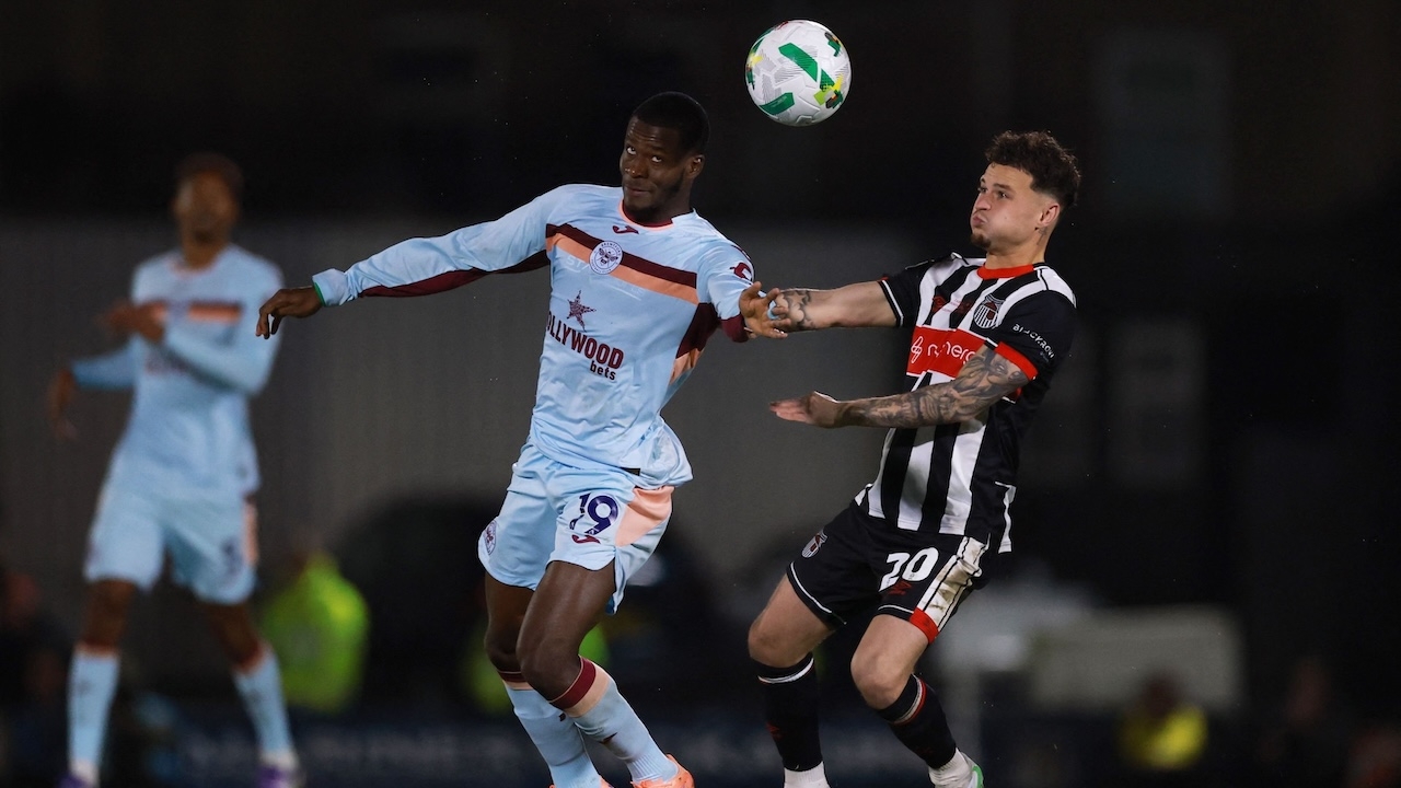 ผลบอลสด เบรนท์ฟอร์ด บุกถล่ม กริมสบี้ เข้ารอบ 8 ทีม ลีกคัพ อังกฤษ