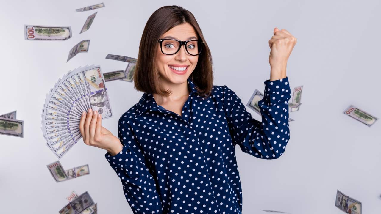 สีเสื้อมงคลวันหวยออก 1/11/68 หวยออกวันเสาร์ ใส่เสื้อสีอะไรนำโชค