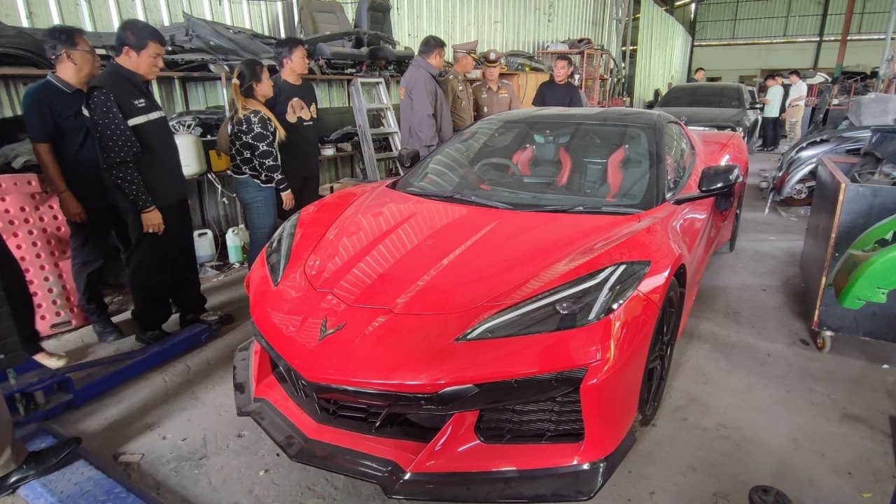 ตร.นำหมายค้น อู่ซ่อมรถดัง พบรถหรูมูลค่า 9 ล้าน ผู้เสียหายซ่อม 2 ปี ยังไม่ได้คืน