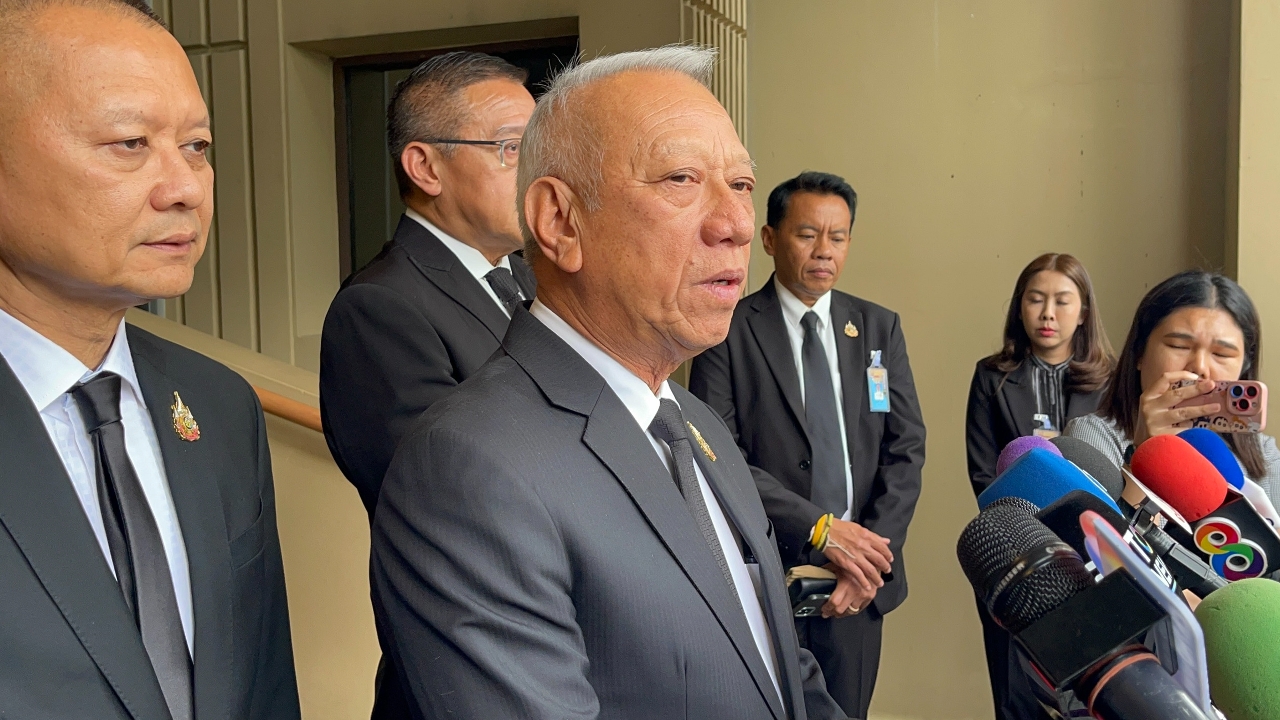 “พิพัฒน์” คุยกระทรวงการคลัง หาแนวทางปรับลดค่ารถไฟฟ้าส่วนต่อขยาย กังวลหนี้สาธารณะทะลุเพดาน