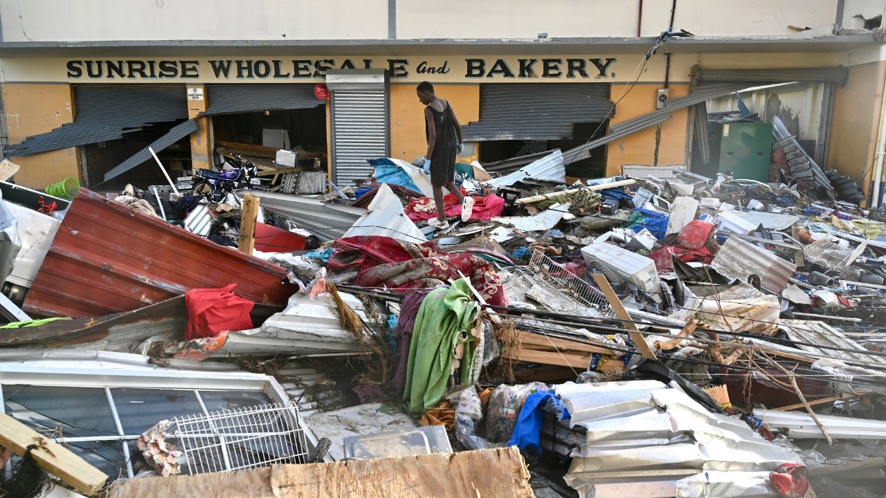 พายุเฮอริเคน “เมลิสซา” พัดถล่มแคริบเบียน ยอดดับพุ่ง 49 ศพ จาเมกาอ่วมหนัก ไร้น้ำไฟนานหลายวัน