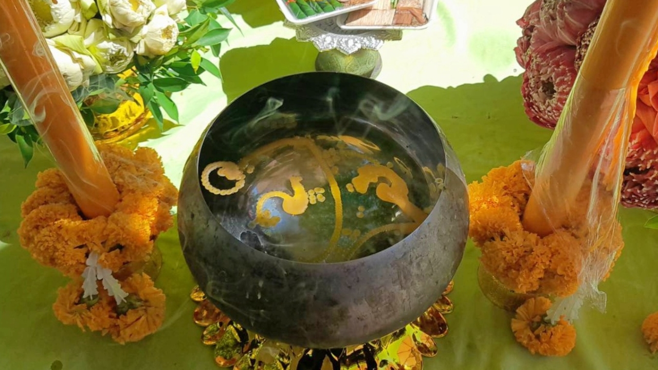 คอหวยส่องเลขเด็ด “ขันน้ำมนต์-ยอดเงินปากนาค” คำชะโนด งวด 1/11/68