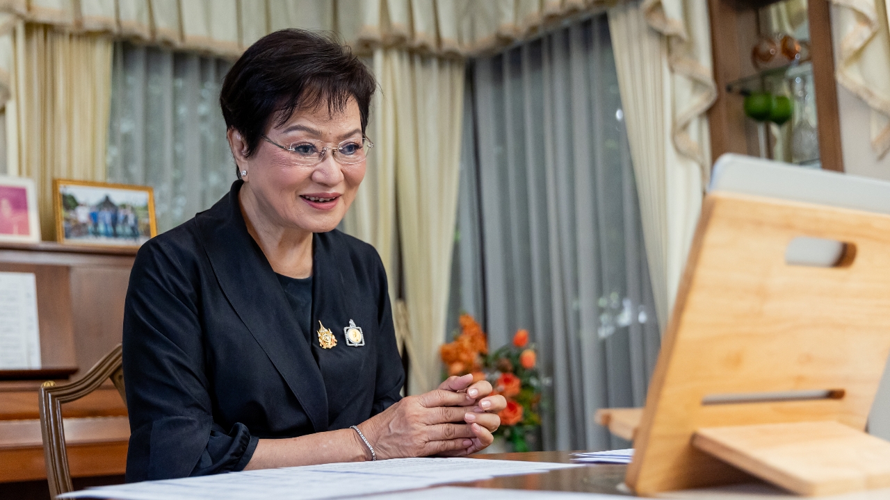 รอบรั้วการตลาด : คุณหญิงกัลยา โชว์ศักยภาพบนเวทีผู้นำที่ขับเคลื่อนด้วยเป้าหมาย