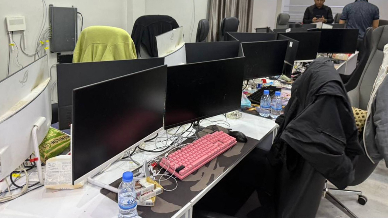 ตร.กัมพูชาบุกจับเครือข่ายจีน-กัมพูชา เปิดโกดังกลางพนมเปญ ลอบนำเข้าอุปกรณ์เทคโนโลยีสแกมเมอร์