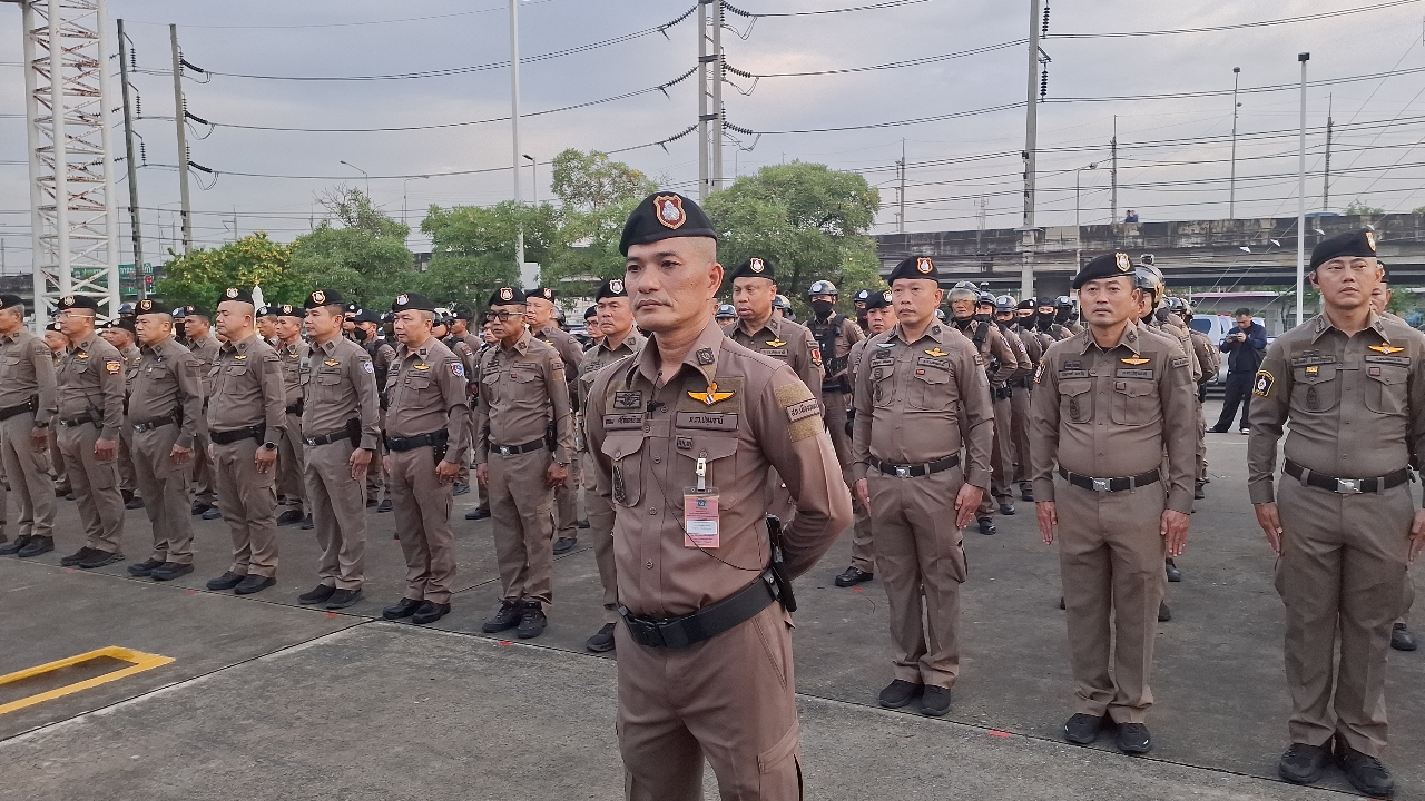 ตำรวจ-ฝ่ายปกครองปทุมธานี ปล่อยแถวกวาดล้างอาชญากรรม "ฮาโลวีน–ลอยกระทง"