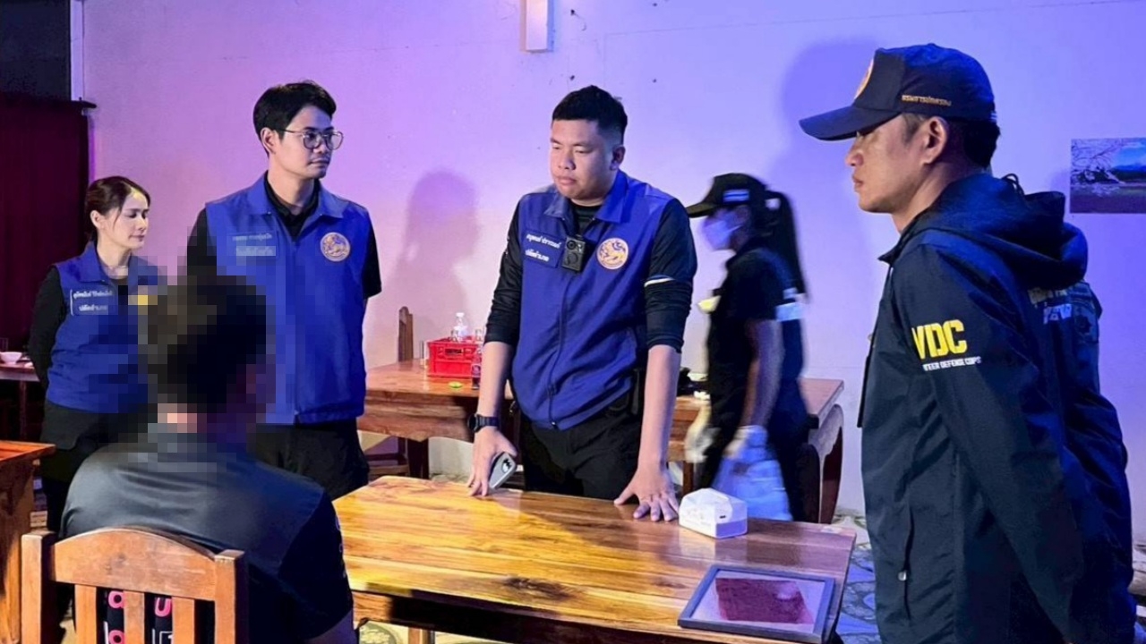 บุกคาราโอเกะเถื่อน อ.ป่าแดด จัดสาวอายุ 15-17 ปี บริการ