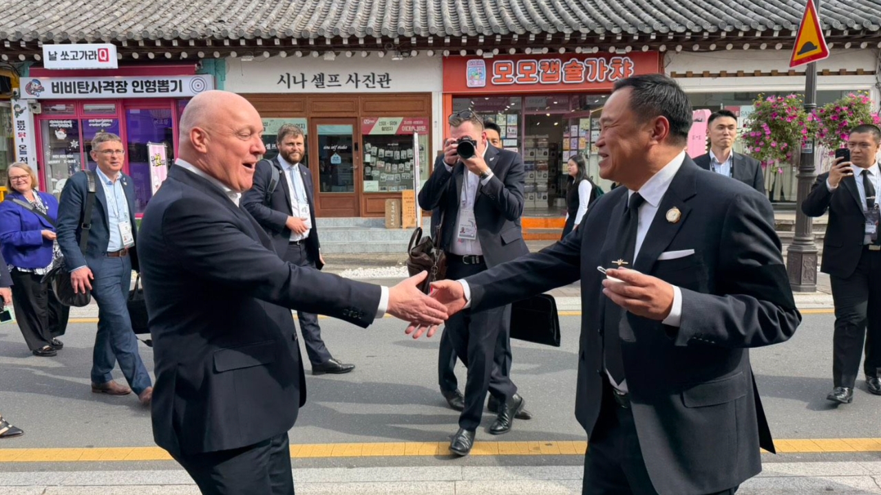 “อนุทิน” แวะทัก นายกฯ นิวซีแลนด์ ขณะบังเอิญพบระหว่างทางไปทานข้าว