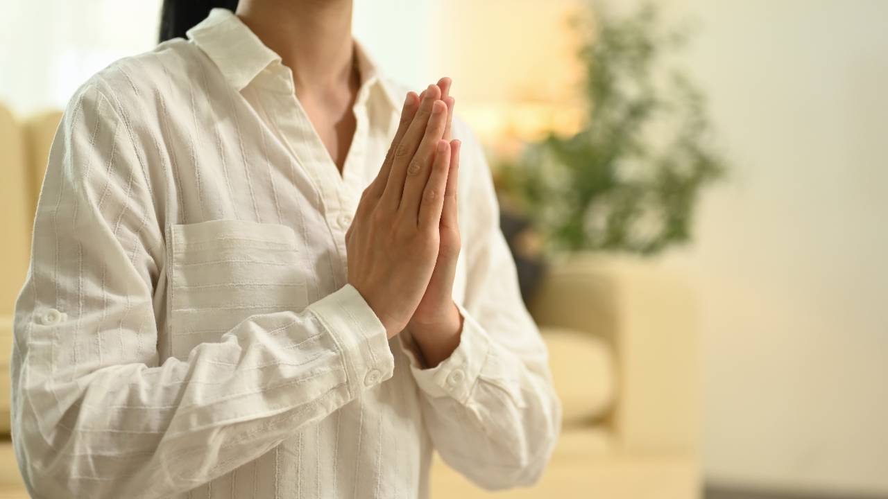 คาถาพระอินทร์ หลวงพ่อฤาษีลิงดํา จำแม่น สวดแล้วดี เสริมกำลังใจ