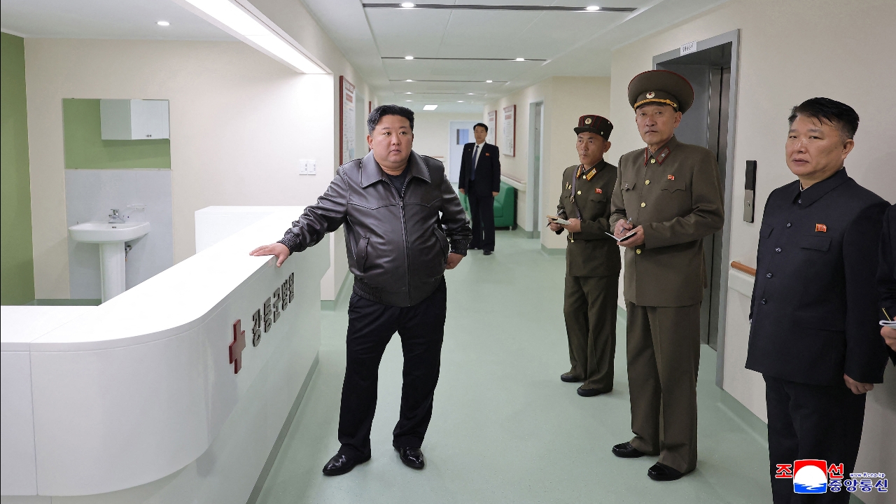 "คิม จองอึน" ตรวจโครงการก่อสร้างโรงพยาบาลใกล้เปียงยาง ประกาศแผนปฏิวัติการดูแลสุขภาพชาวเกาหลีเหนือ
