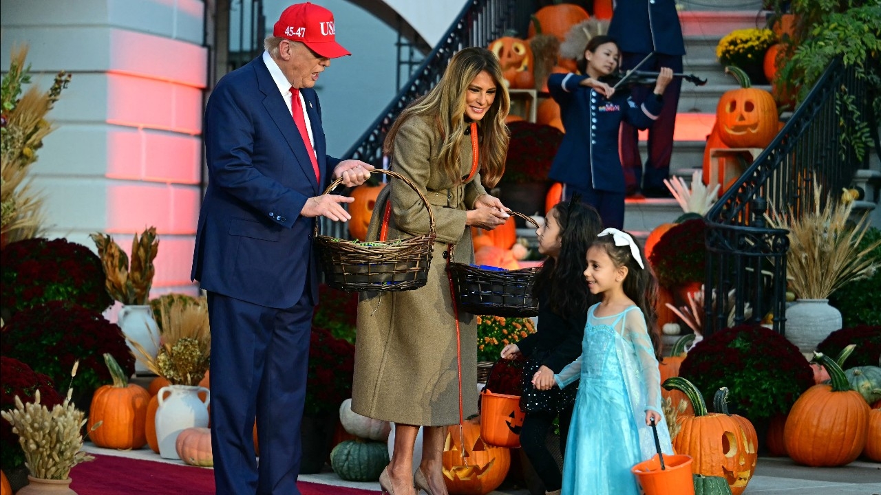 ทรัมป์-สุภาพสตรีหมายเลข 1 เปิดทำเนียบขาวต้อนรับเด็กๆ ครอบครัวเจ้าหน้าที่ร่วมงานฮาโลวีน