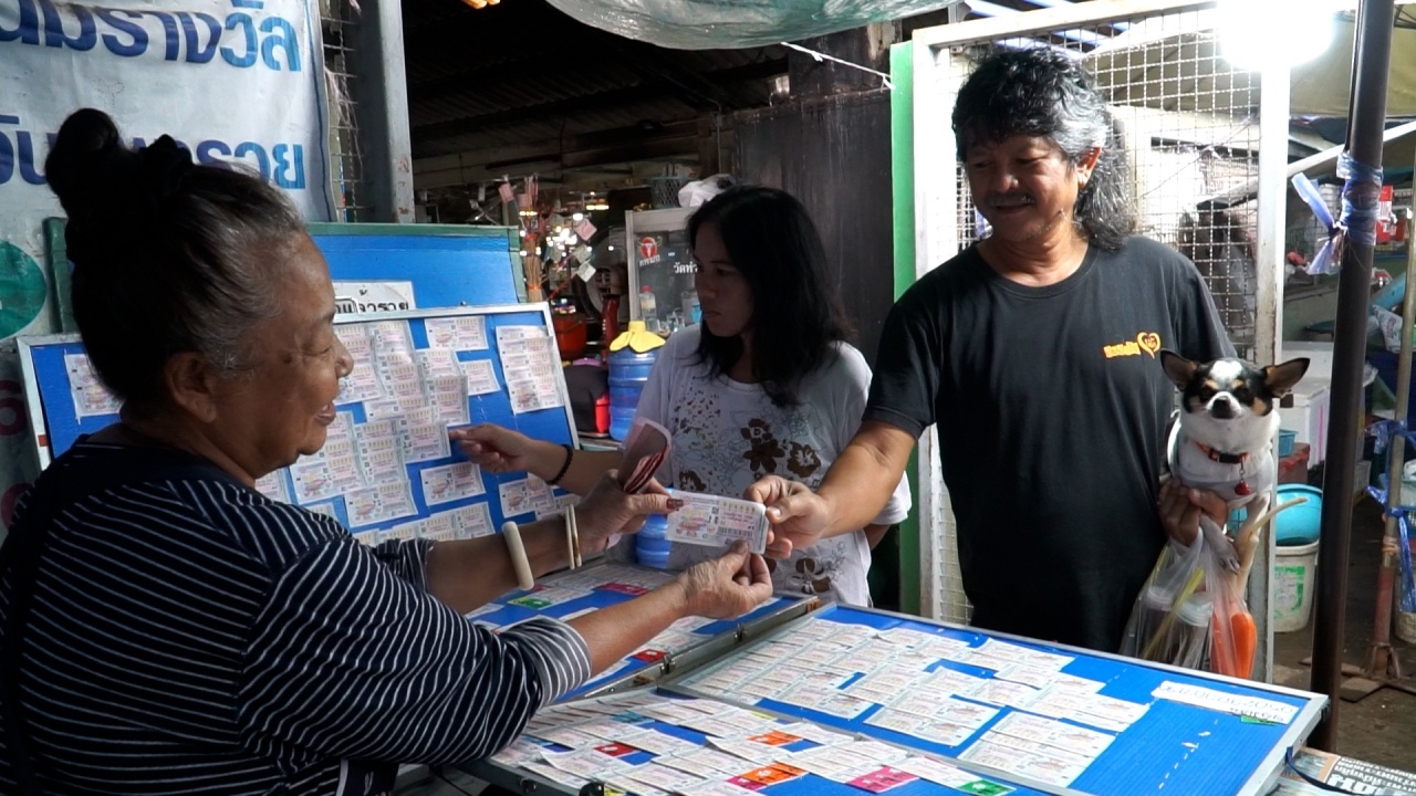 แม่ค้าหวยชัยนาท เผย "เลขเด็ดงวดนี้" 1/11/68 เลขมงคลขายดี จนเกลี้ยงแผง