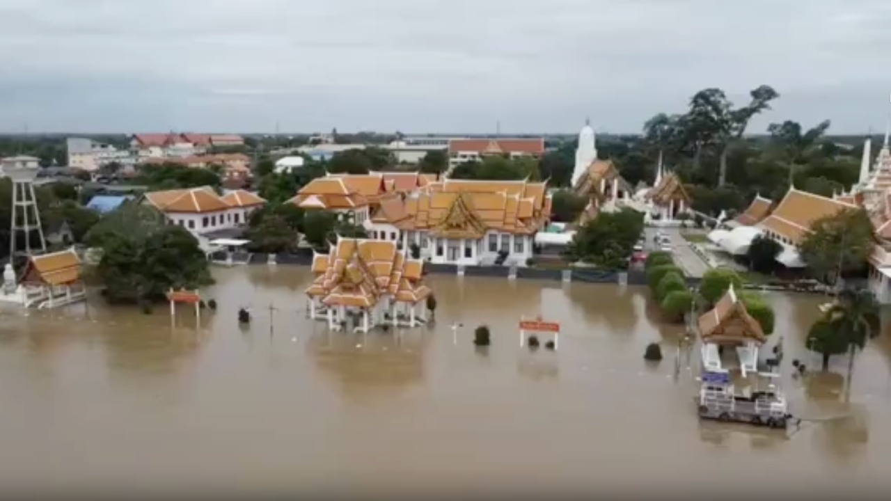 อยุธยาอ่วม น้ำท่วมสูงแล้ว 8 อำเภอ ชาวเสนารวมตัว จี้เปิดประตูระบายน้ำ