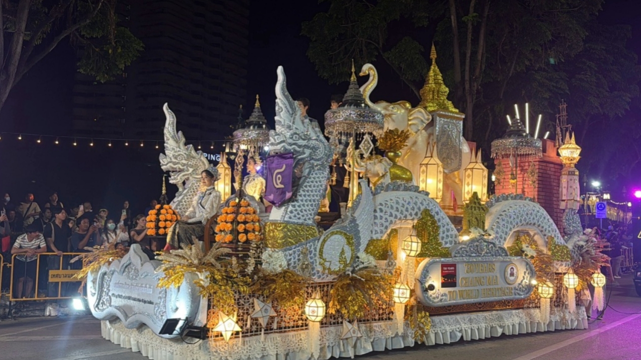 ยี่เป็งเชียงใหม่คึกคัก นักท่องเที่ยวแห่ชมขบวนกระทงใหญ่ชิงถ้วยพระราชทาน