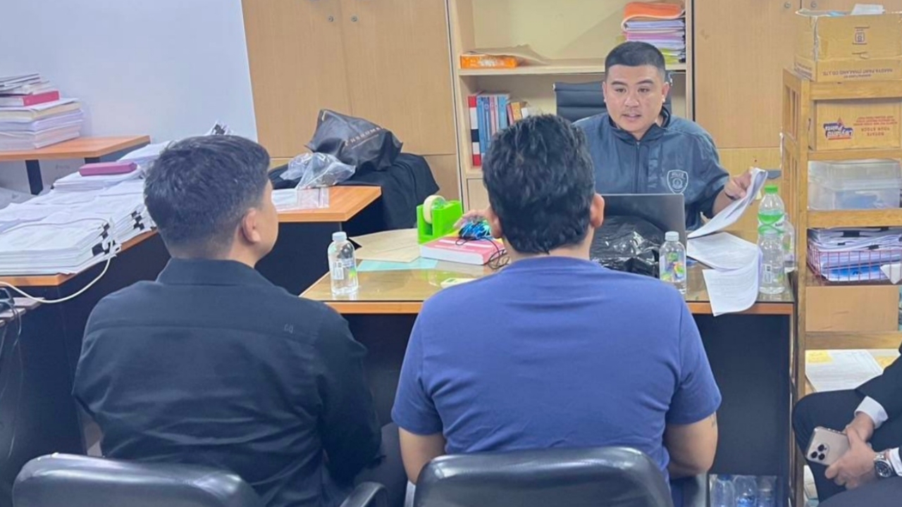 กู้ภัย 2 มูลนิธิชื่อดัง มอบตัวที่ สน.วังทองหลาง หลังยิงสนั่นถนนลาดพร้าว