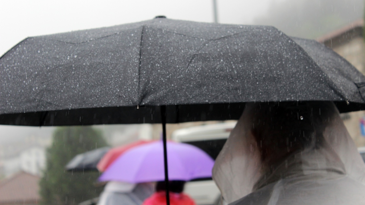 ประกาศฉบับ 12 พายุไต้ฝุ่น “คัลแมกี” อ่อนกำลังเป็นโซนร้อนแล้ว เช็กจังหวัดฝนตกหนัก