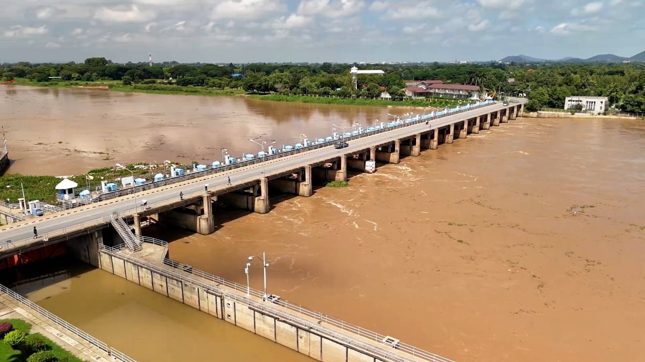 อนุญาตปรับระบายน้ำ "เขื่อนเจ้าพระยา" มากกว่า 2,700 ลบ.ม. เตือน 15 พื้นที่เฝ้าระวัง