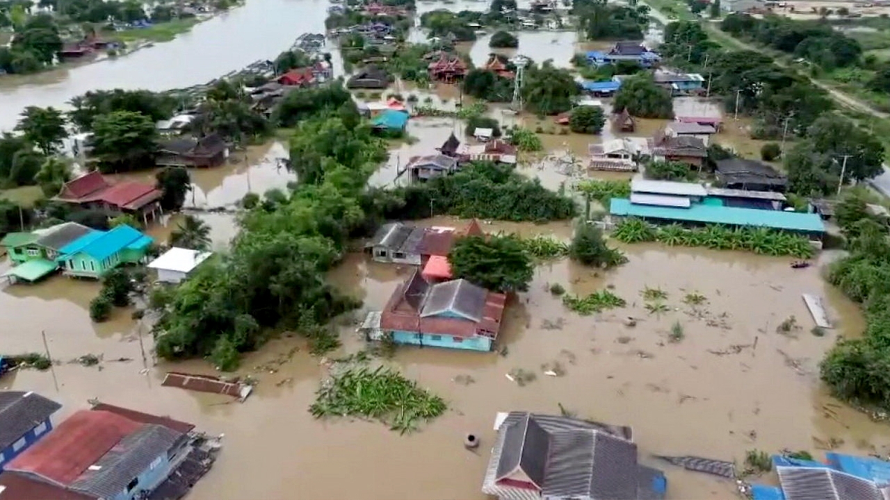 เจ้าพระยาล้น ปิดโรงเรียนหนีโกลาหล! พายุ "คัลแมกี" จ่อฝนถล่มอีก