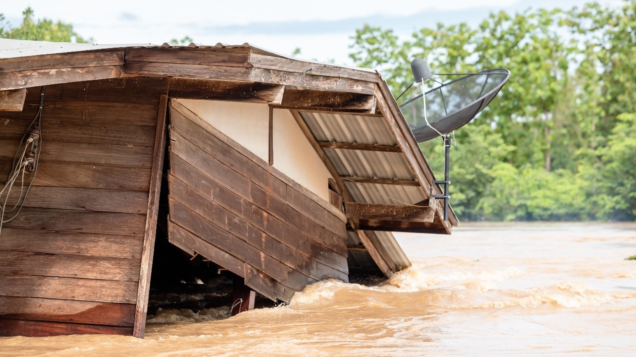 เตือน 66 จังหวัด เฝ้าระวังพายุ “คัลแมกี” อาจเกิดน้ำท่วมฉับพลัน 7-9 พ.ย. 68