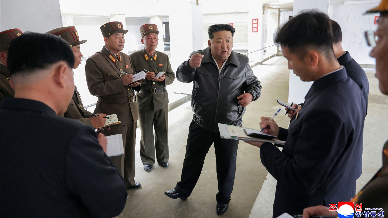 "คิม จองอึน" เดือด ตรวจการก่อสร้างโรงงานผลิตอุปกรณ์การศึกษาสร้างล่าช้า สั่งเร่งให้เสร็จภายในปีนี้