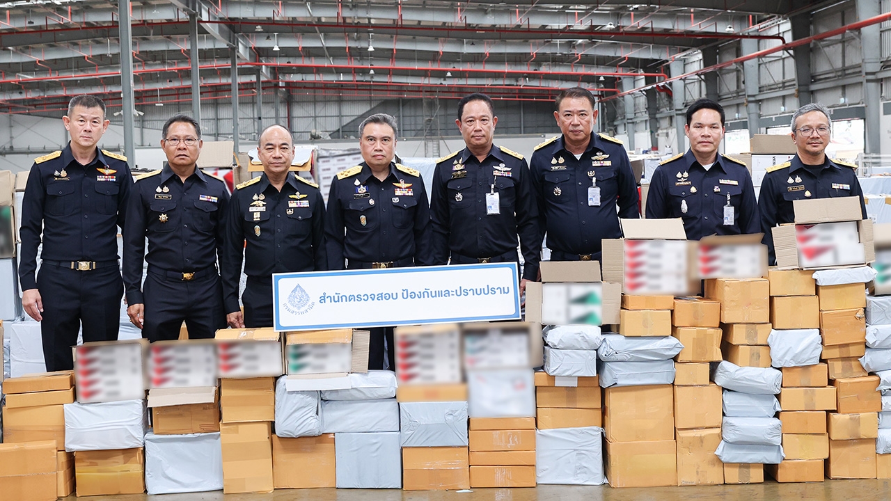 กรมสรรพสามิต เอาจริง ปราบสินค้าผิดกฎหมาย ยึดยาสูบต่างประเทศกว่า 1.2 แสนซอง