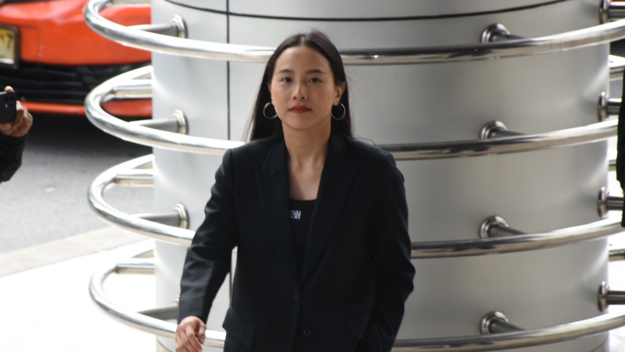 "ไอซ์ รักชนก" มาศาล ตรวจหลักฐานคดีถูก "เสี่ยเฮ้ง" ฟ้องหมิ่นฯ