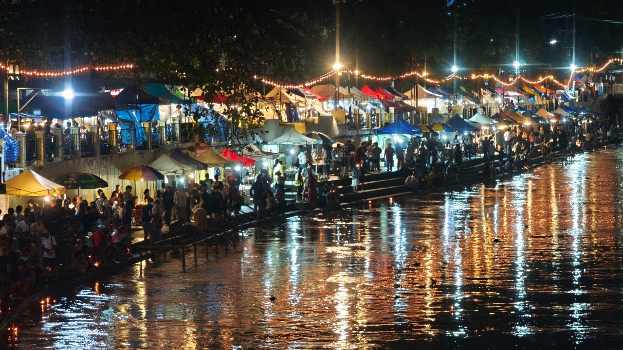 เชียงใหม่เนืองแน่น นักท่องเที่ยวแห่ “ลอยกระทง 2568” เต็มสองฝั่งแม่น้ำปิง