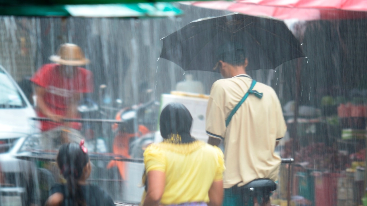 เตือนฉบับ 5 "พายุคัลแมกี" จ่อเข้าปกคลุม จ.อุบลราชธานี เช็กจังหวัดฝนตกหนัก