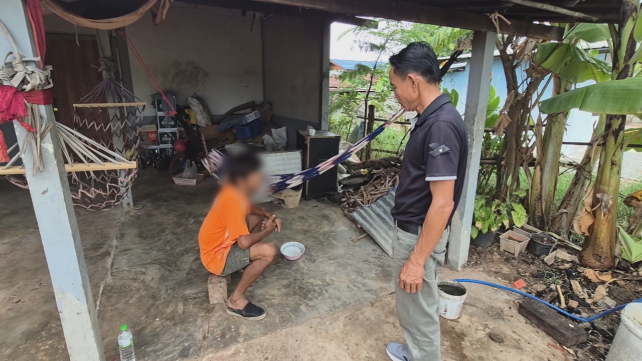 เจ้าหน้าที่ตรวจสอบ หนุ่มวัย 49 นั่งชำแหละสุนัขแกล้มเหล้า สาบานจะไม่กินอีก