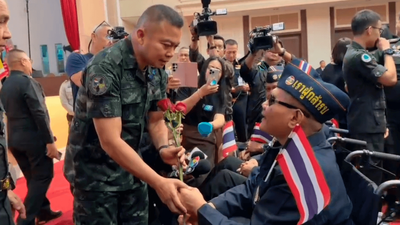 "แม่ทัพกุ้ง" สดุดี "16 ทหารกล้า" ยืนยัน "ปราสาทตาควาย" ไม่ใช่ของกัมพูชา