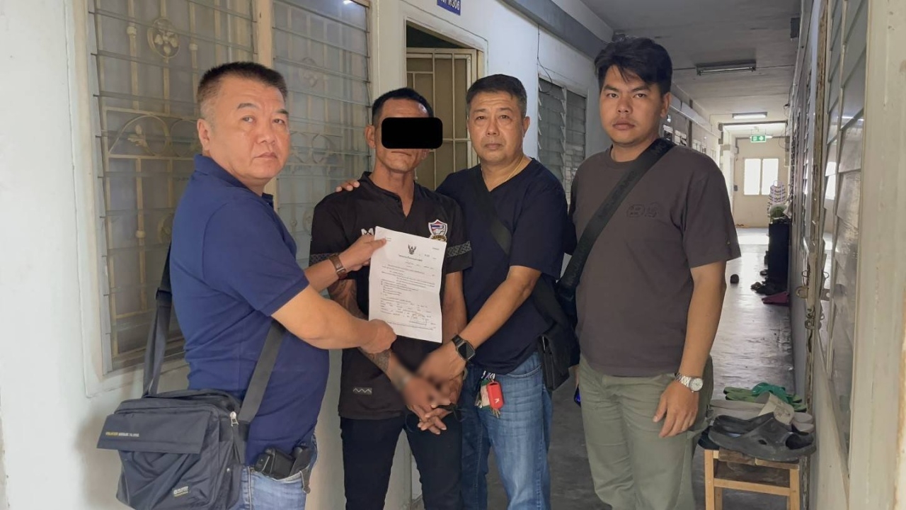 สืบโคกคราม ตามรวบคนร้ายแต่งตัวคล้ายตำรวจ ใช้ปืนข่มขู่ชิงมือถือยามหมู่บ้านดัง