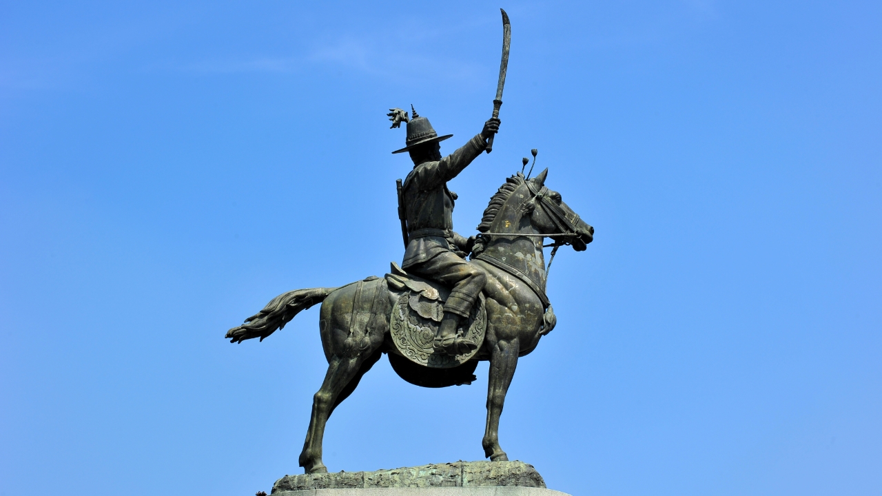 คาถาบูชาพระเจ้าตาก ปลดหนี้ ค้าขายร่ำรวย พร้อมวิธีขอพรให้สมหวัง