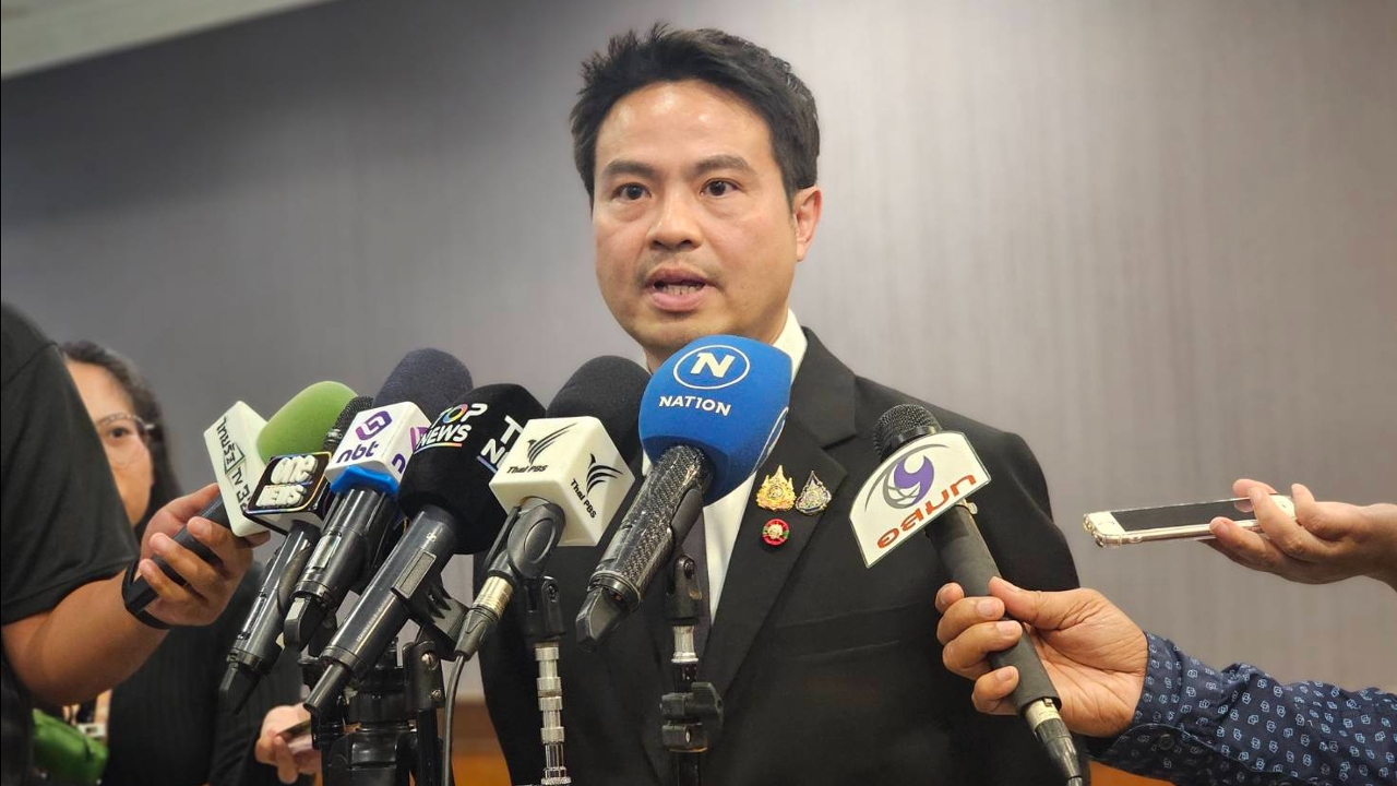 “ภราดร” ชงเปิดประชุมสภาสมัยวิสามัญ 8-10 ธ.ค.นี้ หวังโหวตแก้รัฐธรรมนูญวาระ 3 เสร็จก่อนปีใหม่ 