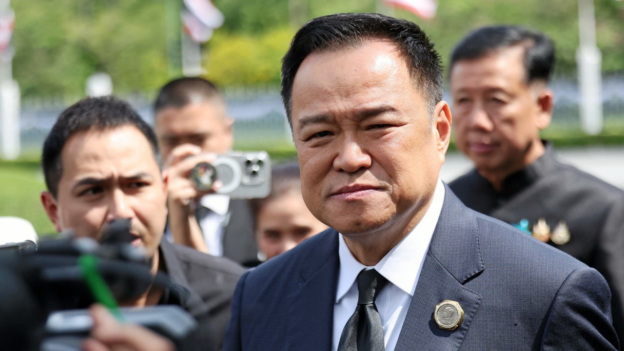 “นายกฯ อนุทิน” สั่งเร่งจัดการโควตาหวย ลั่น ไม่ยืนยันไทม์ไลน์ยุบสภา