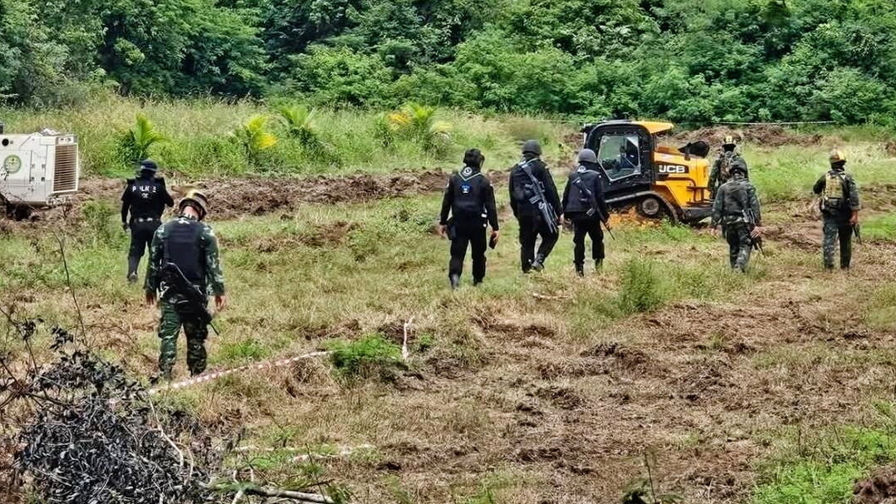 "กัมพูชา" เบี้ยว-พร้อมรบ ถอนอาวุธแต่ตรึงกำลัง! "สุรินทร์" ติดธงชาติไทยทวงคืนปราสาทตาควาย