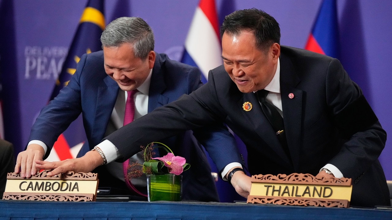 สื่อนอกตีข่าว ไทย-กัมพูชา เริ่มถอนอาวุธหนักจากชายแดนแล้ว